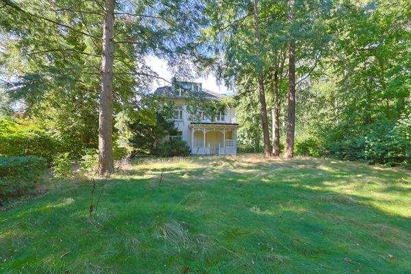 Baugrundstück mit Altbestand