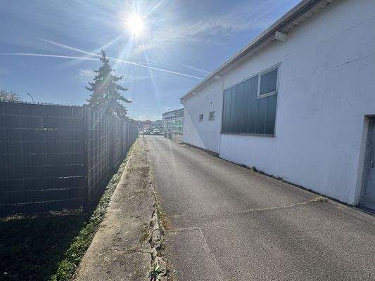 Ausfahrt Mehrfamilienhaus