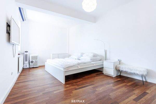 Schlafzimmer mit Einbauschrank