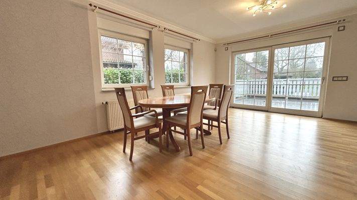 lichtdurchflutetes Esszimmer