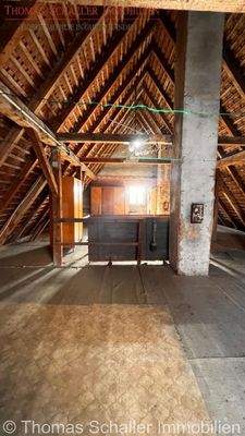 Dachboden - Wohnaus - mögliche Ausbaureserve 