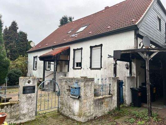 Vorderansicht von rechts