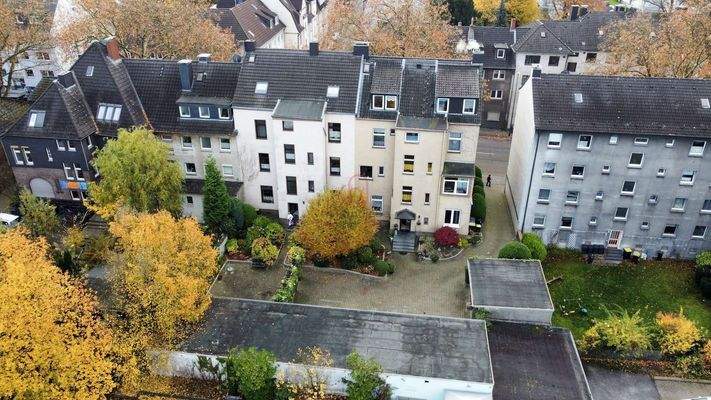 Luftbild beide Häuser mit Garagenhof