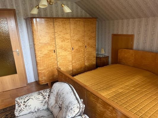 Schalfzimmer DG mit Zugang Loggia