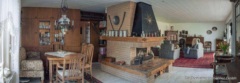 Großzügiges Wohnzimmer im Erdgeschoss  