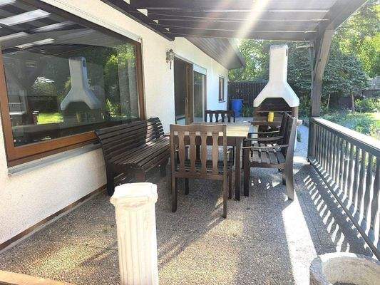 Terrasse mit Freisitz überdacht