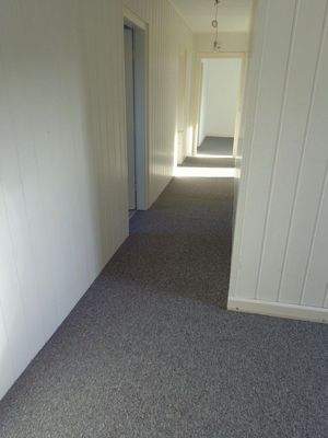 Blick vom Eingang in den Flur 