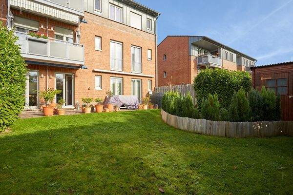 Garten mit Blick auf die Terrasse
