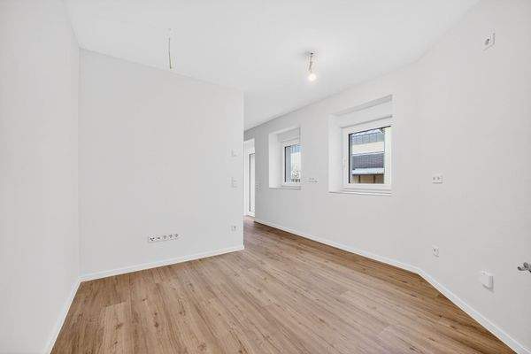 Offener Wohnraum mit Küchenanschluss