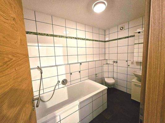 Bad neben Kinder-/Arbeitszimmer 2