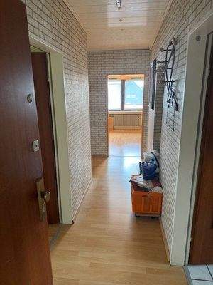 Flur mit Blick ins Zimmer