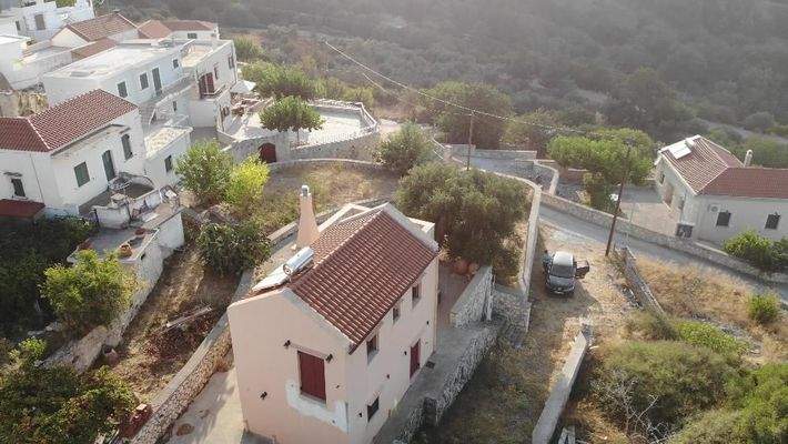 Kreta, Patima: Zweistöckiges Haus mit Berg- und Meerblick sowie zusätzlicher Ausbaumöglichkeit zu verkaufen