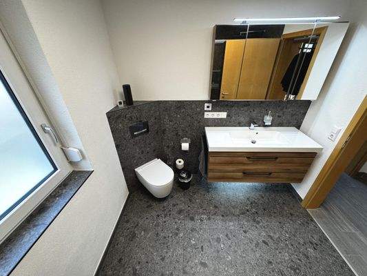 Neuwertiges Badezimmer