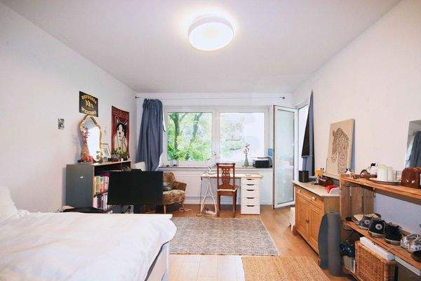 Das Zimmer mit Zugang zum Balkon