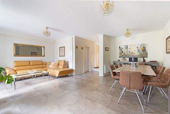 Helles Ess-und Wohnzimmer