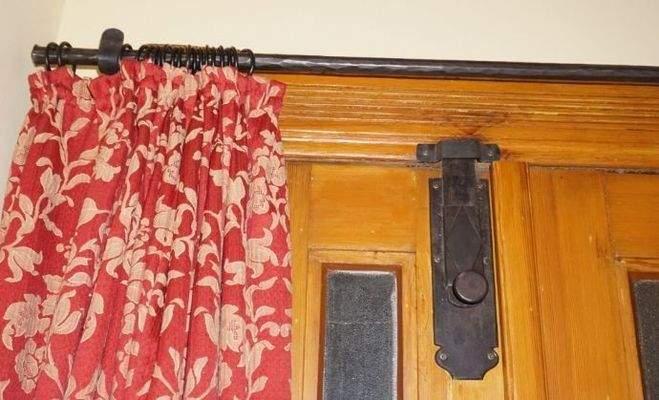 Türzargen mit historischen Beschlägen