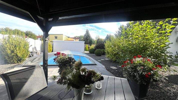 überdachte Sitzecke