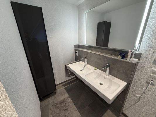 Doppel-Waschtisch in Bad