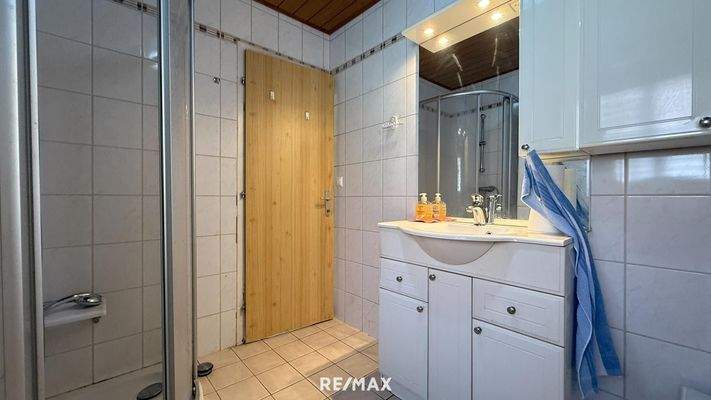 Badezimmer mit Dusche