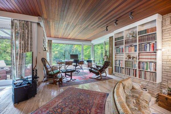 mit angrenzendem Arbeitsbereich