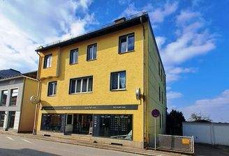 Wohn-Geschäftshaus Straßenseite