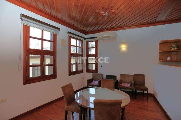 House 400 m from the Beach in Antalya Kaleiçi