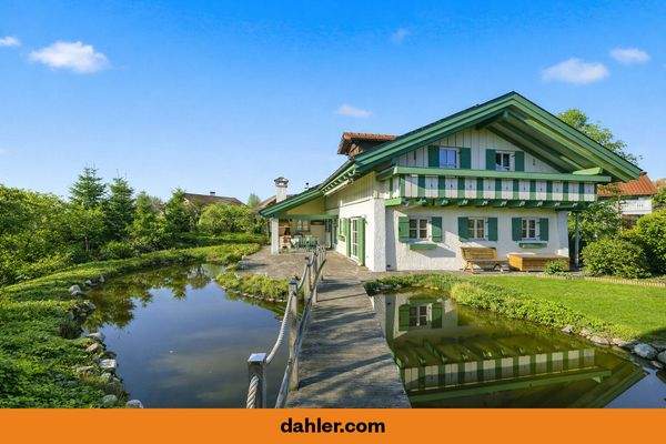 Südansicht mit Biotop