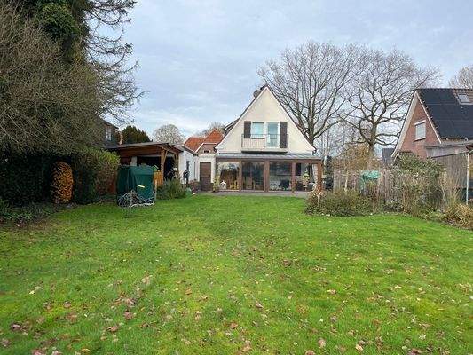 Garten mit Blick zum Haus (2)