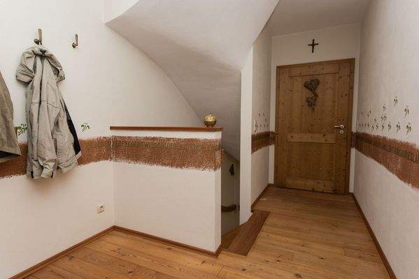 Diele / Kellertreppe Erdgeschoss