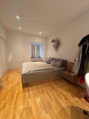 Schlafzimmer mit Schrankraum