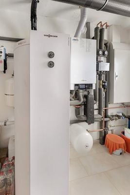 mit moderner Heiztechnik mit Solarthermie