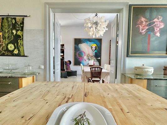 Blick von der Küche zum Essbereich