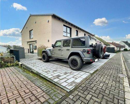 Außenstellplätze vor dem Gebäude