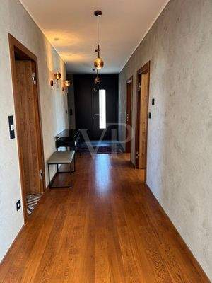 EG-Flur-Blick auf Eingangsbereich