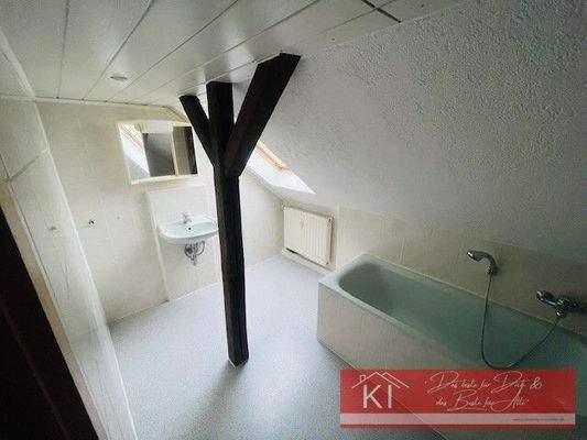 DG Tageslichtbadezimmer linker Hand (Wanne/ WC)