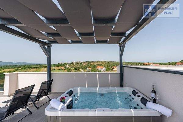 tinj-luksuzna-villa-s-velikom-okucnicom_19