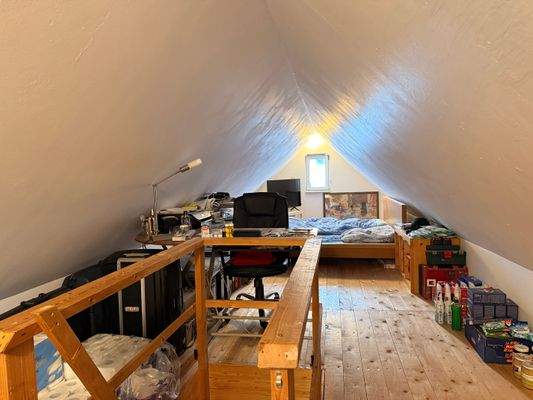 Spitzboden / Arbeitszimmer