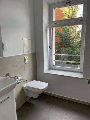  Gäste WC mit Fenster