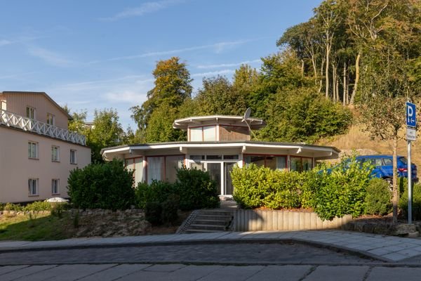 Das Ferienhaus mit der Ansicht aus der Carlstraße