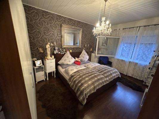 Schlafzimmer 1. OG ret.JPG