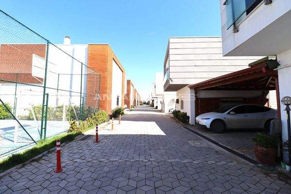 Villa with Shared Pool near the University in Döşemealtı Antalya