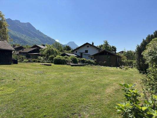 Das Grundstück in zweiter Reihe mit Bergblick 