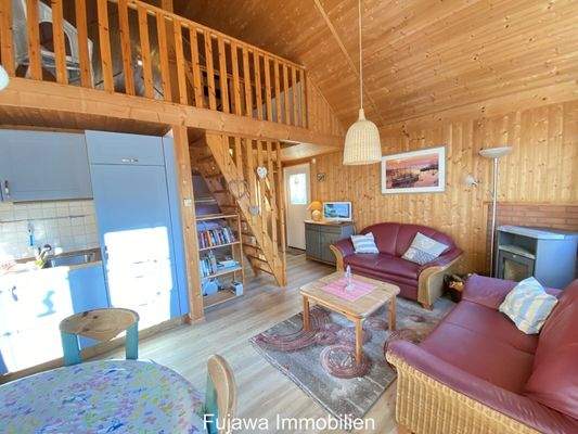 offenes Wohn- und Esszimmer mit Blick zur Galerie