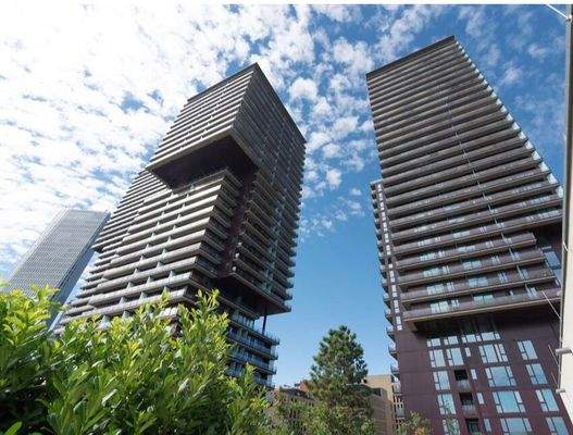Luxuriöse Wohnung im  13. Stock des Triiiple Towers mit Balkon und Blick über die Stadt Wien