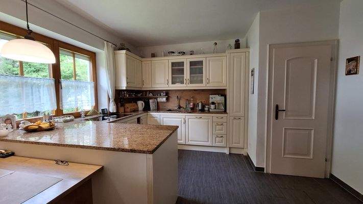 Küche m. Speisekammer