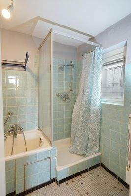 Badezimmer Ansicht 1