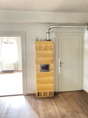 Wohnzimmer im EG mit Kachelofen