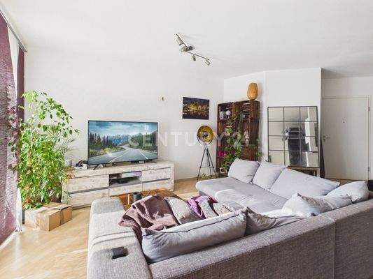 Heller Wohn- und Eingangsbereich