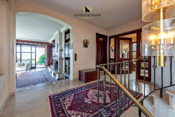 ...durch die geräumige Diele... 