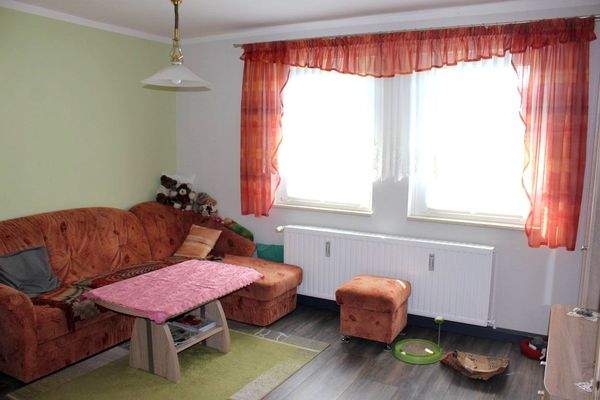 Wohnzimmer der 2-Zimmer Wohnung im Haus 1 - 1.OG